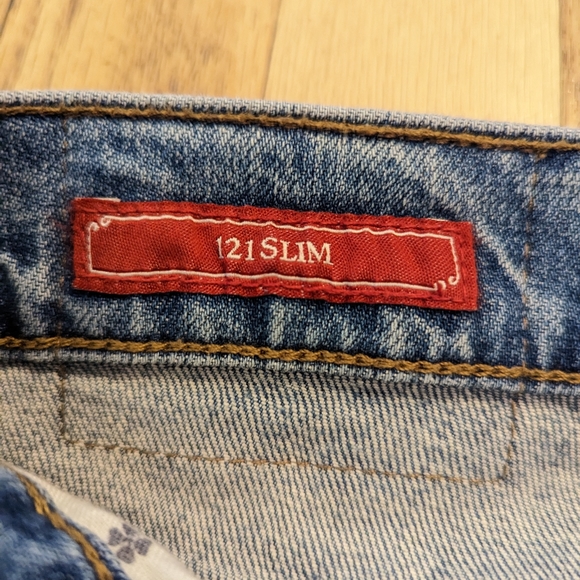 *NWT* Lucky Brand 121 Slim Distressed Jean 30x32 - Picture 7 of 8